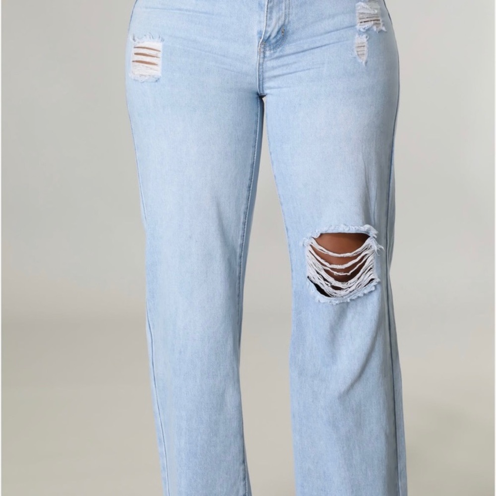 . DISTRESSED WIDE LEG JEANS